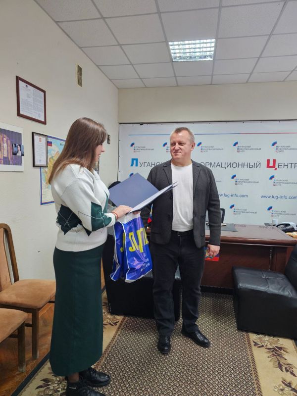 Галина Дуброва: С Днём российской печати!. Сегодня поздравила команду Луганского информационного центра с их профессиональным праздником, чей ежедневный труд создаёт информационную картину дня Галина Дуброва: С Днём российской печати!. Сегодня поздравила команду Луганского информационного центра с их профессиональным праздником, чей ежедневный труд создаёт информационную картину дня