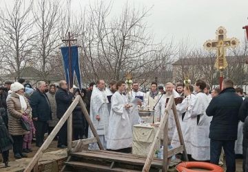 В Луганске к Крещению готовят купель на территории храма