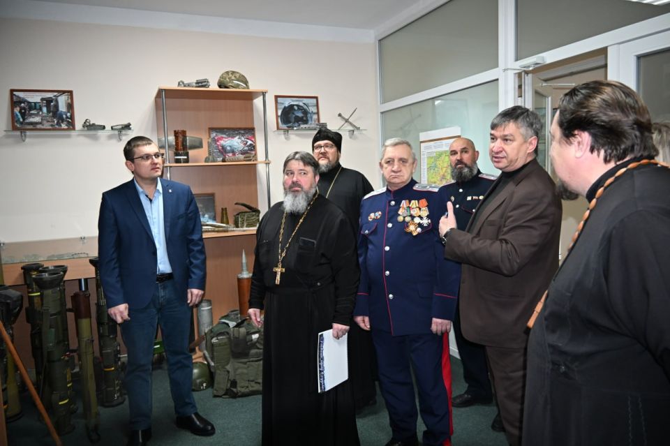 Евгений Морозов: Провёл рабочую встречу с давними друзьями и партнёрами городского казачьего сообщества — представителями Волгодонской епархии: протоиереем Александром Овчинниковым, руководителем епархиального отдела по... Евгений Морозов: Провёл рабочую встречу с давними друзьями и партнёрами городского казачьего сообщества — представителями Волгодонской епархии: протоиереем Александром Овчинниковым, руководителем епархиального отдела по...