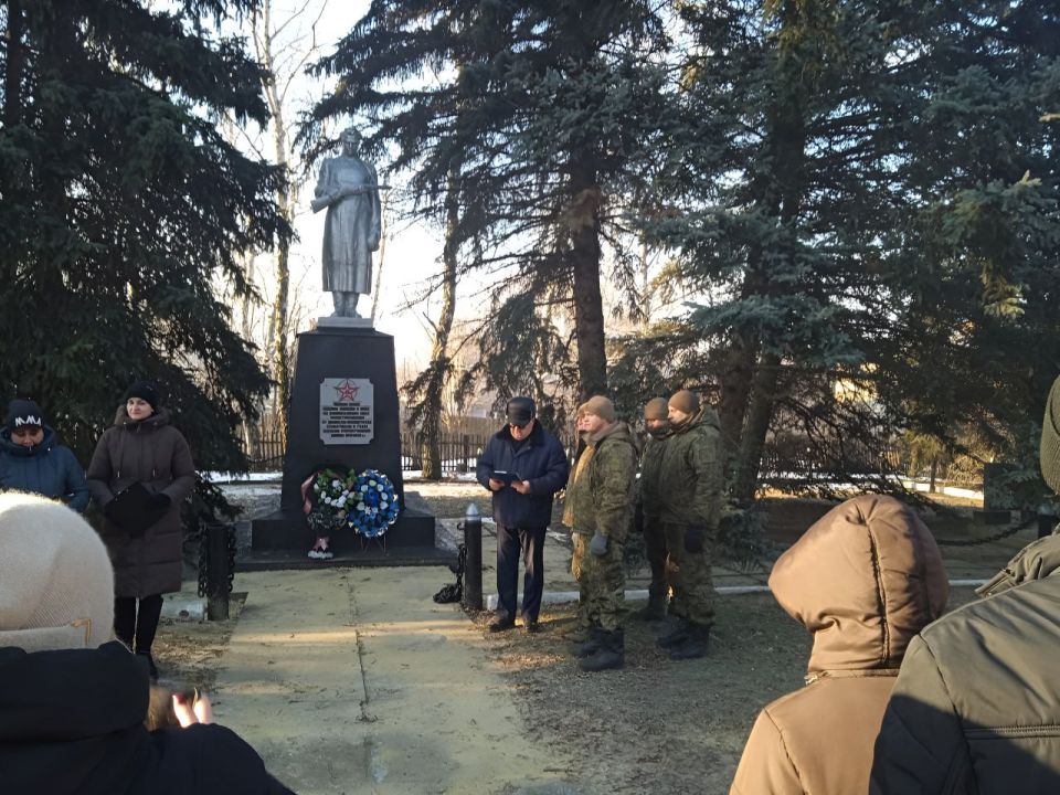 В Новострельцовке Меловского округа почтили память павших героев В Новострельцовке Меловского округа почтили память павших героев
