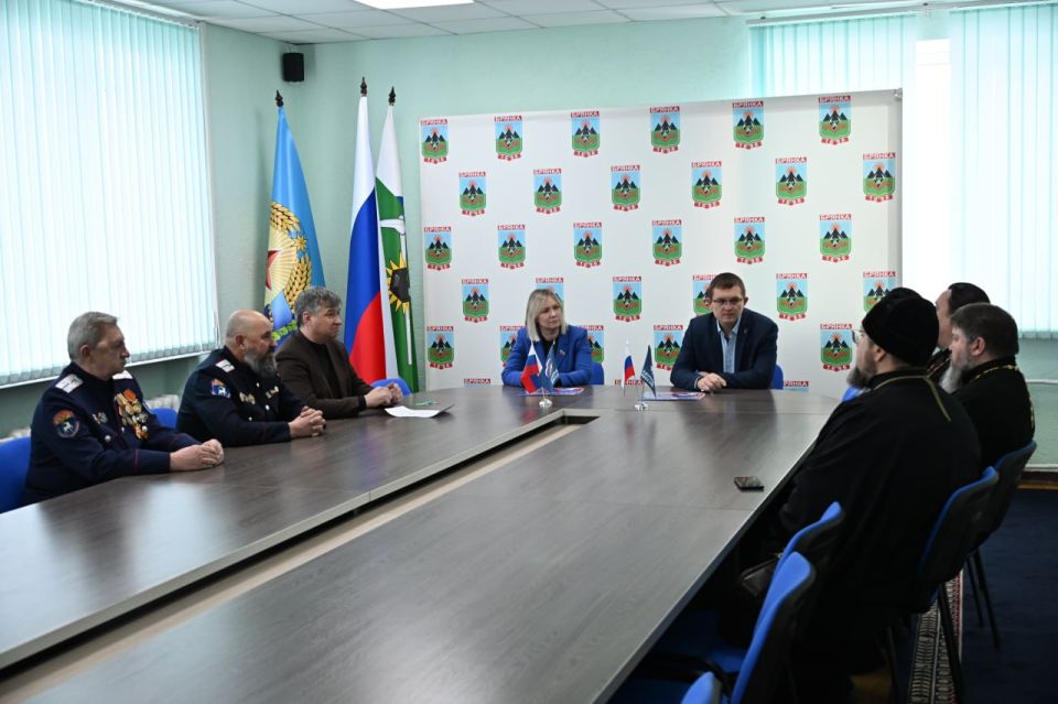 Евгений Морозов: Провёл рабочую встречу с давними друзьями и партнёрами городского казачьего сообщества — представителями Волгодонской епархии: протоиереем Александром Овчинниковым, руководителем епархиального отдела по... Евгений Морозов: Провёл рабочую встречу с давними друзьями и партнёрами городского казачьего сообщества — представителями Волгодонской епархии: протоиереем Александром Овчинниковым, руководителем епархиального отдела по...