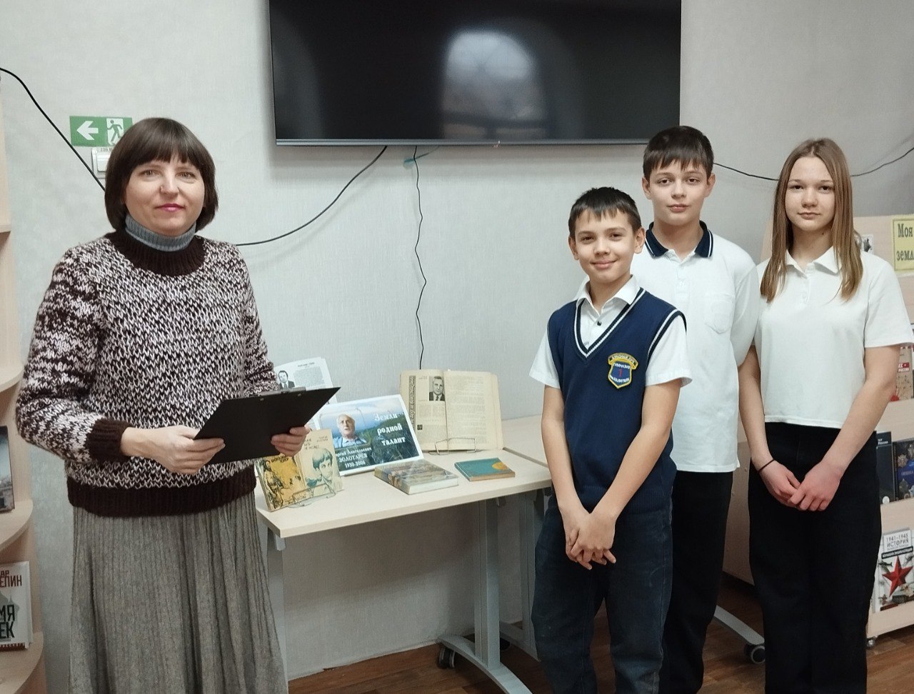 В Красном Луче почтили память писателя-земляка Георгия Золотарева