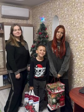 Депутат Совета Лутугинского муниципального округа исполнила детские желания в рамках акции «Ёлка желаний»