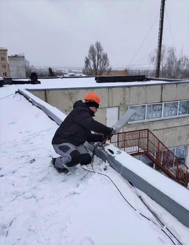 На территории лутугинского УВК «Журавлик» появилось качественное уличное освещение На территории лутугинского УВК «Журавлик» появилось качественное уличное освещение