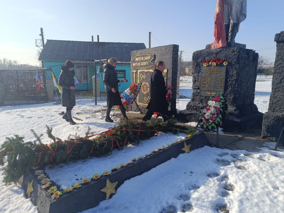 Морозовка помнит: Митинг в селе Морозовка, посвященный освобождению Меловщины Морозовка помнит: Митинг в селе Морозовка, посвященный освобождению Меловщины