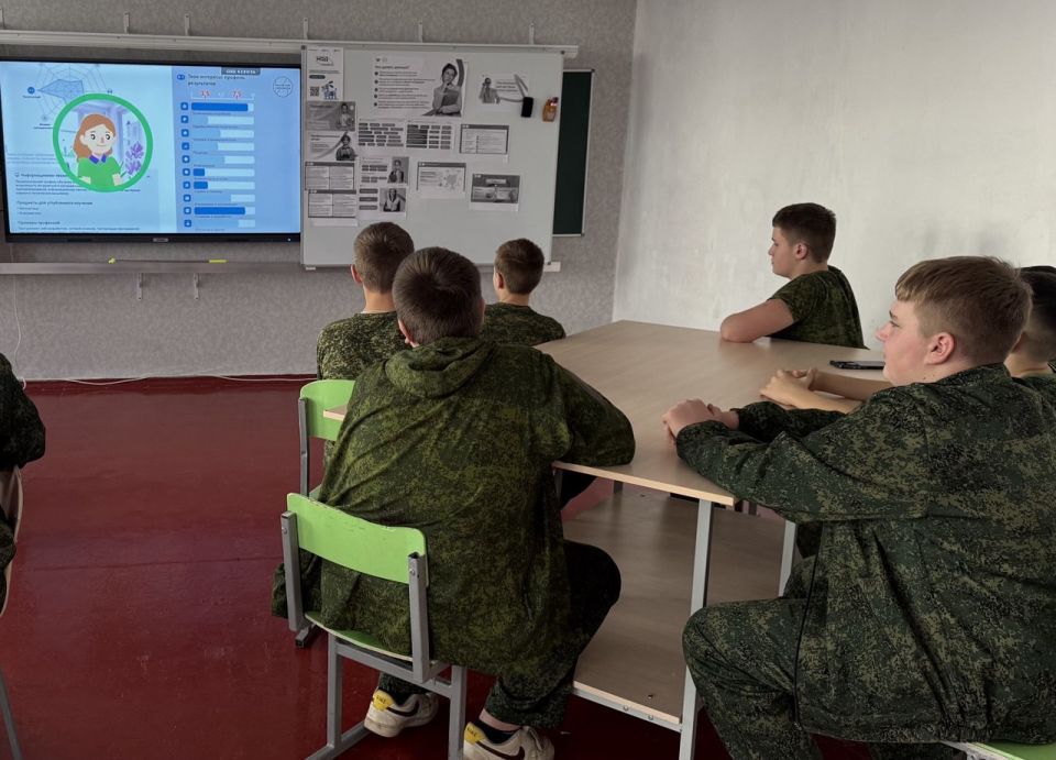 15 января 2026 года в Ясеновской школе № 2 им. Д.В. Лазутина состоялось очередное профориентационное занятие в рамках проекта «Россия — мои горизонты» 15 января 2026 года в Ясеновской школе № 2 им. Д.В. Лазутина состоялось очередное профориентационное занятие в рамках проекта «Россия — мои горизонты»