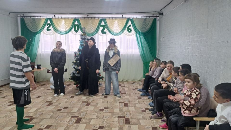 15 января труженики Ровеньковской гимназии имени писателя Н.Трублаини под руководством советника директора по воспитанию Чередниченко Ю.Л. показали волшебное театральное представление для воспитанников ГКУ ЛНР... 15 января труженики Ровеньковской гимназии имени писателя Н.Трублаини под руководством советника директора по воспитанию Чередниченко Ю.Л. показали волшебное театральное представление для воспитанников ГКУ ЛНР...