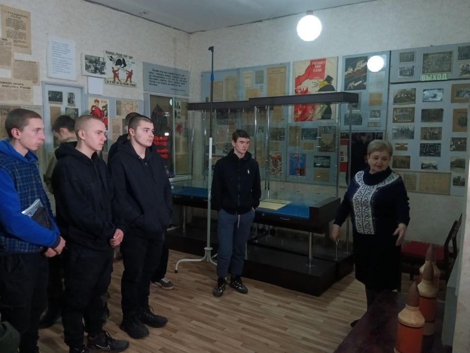 Для участников мероприятия состоялась экскурсия по постоянно действующей экспозиции, посвященной славному земляку Г. Батаршину, в которой представлены документы и личные вещи, принадлежащие герою