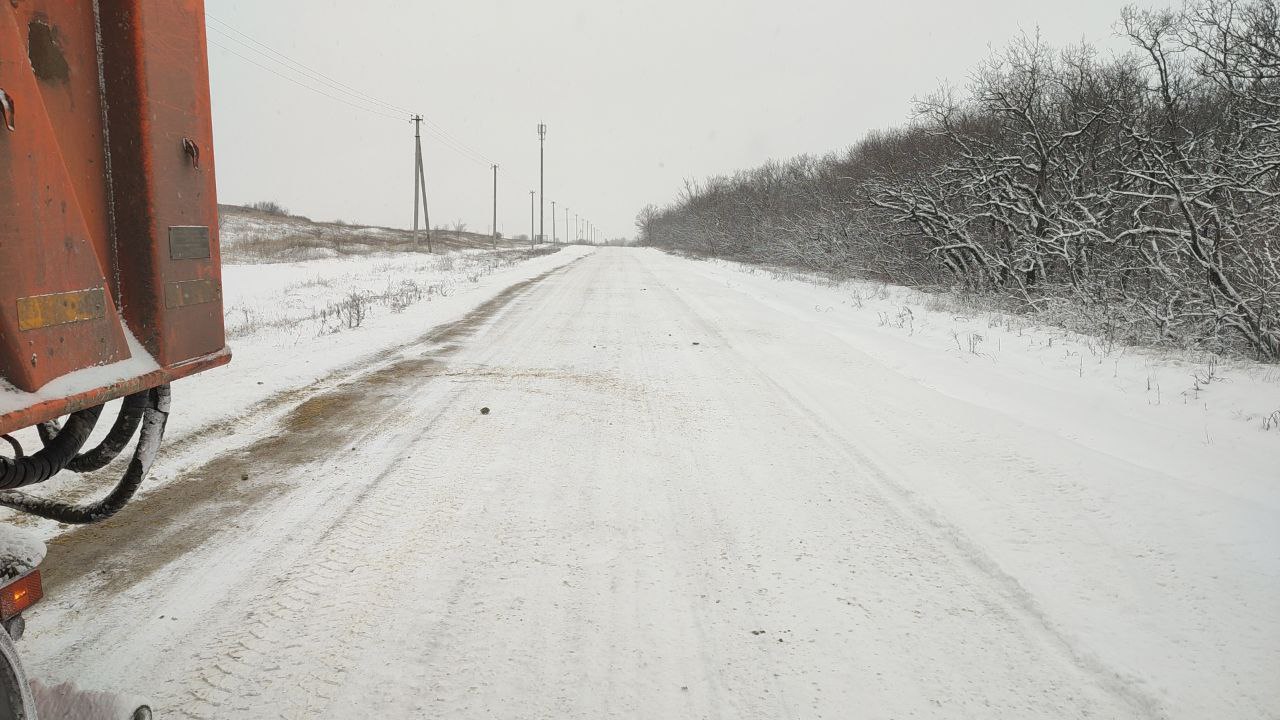 Интенсивная работа по расчистке улично-дорожной сети в поселках продолжается Интенсивная работа по расчистке улично-дорожной сети в поселках продолжается