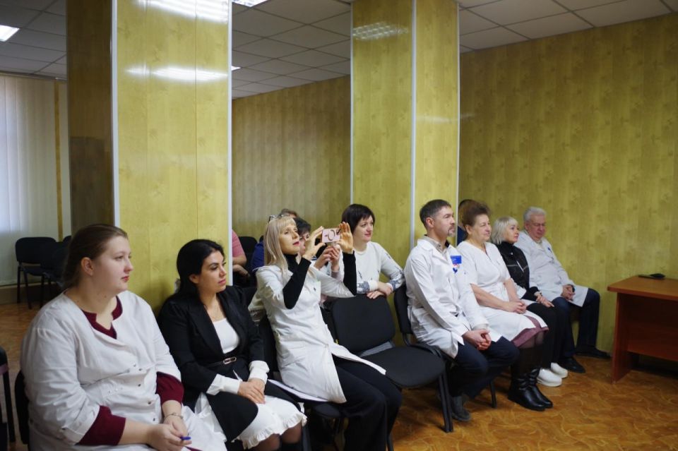 Лакомства из Алтайского края получили дети сотрудников Славяносербской ЦРБ Лакомства из Алтайского края получили дети сотрудников Славяносербской ЦРБ
