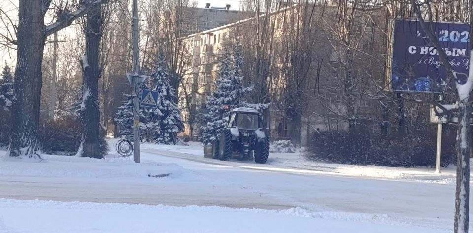 МУП «ДЭП города Рубежное» продолжает обеспечивать зимнюю безопасность на улицах города МУП «ДЭП города Рубежное» продолжает обеспечивать зимнюю безопасность на улицах города