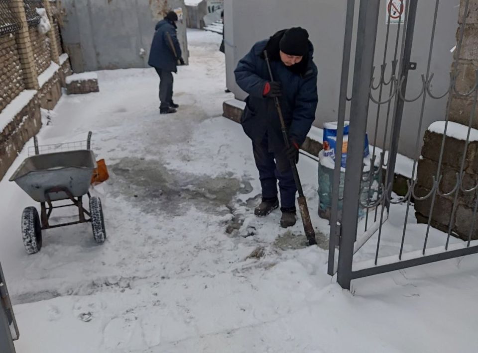 МУП «Рынок ЛНР» ведет уборку снега МУП «Рынок ЛНР» ведет уборку снега