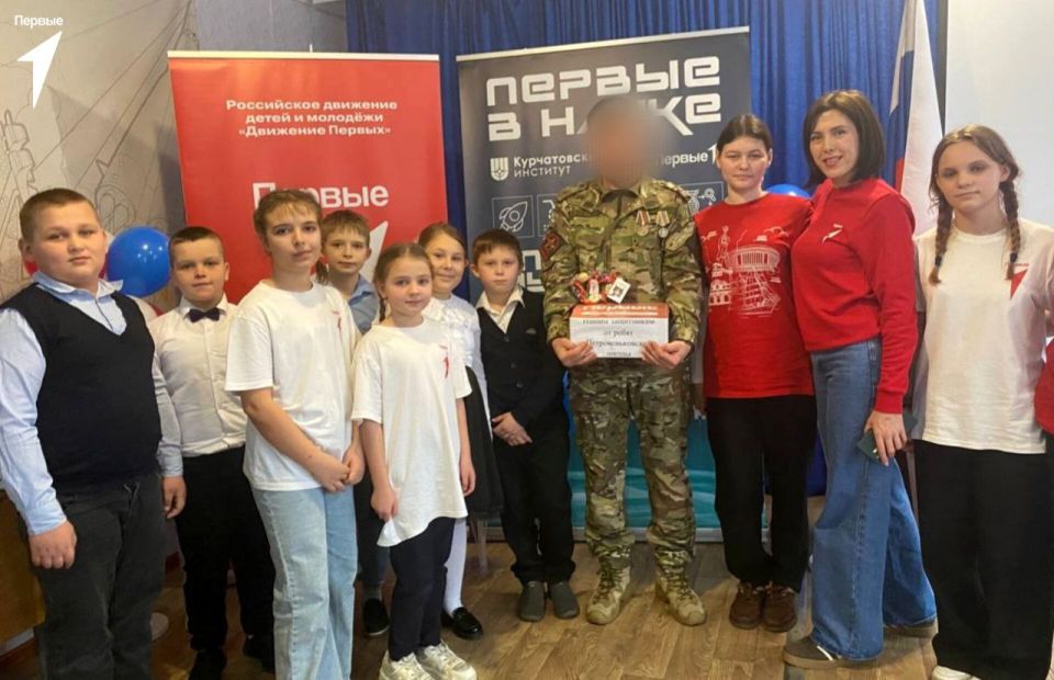 Активисты Славяносербского муниципального округа не забыли о наших бойцах, находящихся в зоне специальной военной операции, и подготовили для них особенные новогодние подарки Активисты Славяносербского муниципального округа не забыли о наших бойцах, находящихся в зоне специальной военной операции, и подготовили для них особенные новогодние подарки