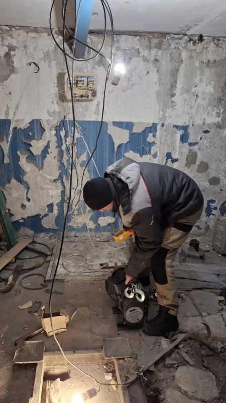 Шеф-регион Республика Башкортостан приступил к ремонту лифта в МКД в Красном Луче Шеф-регион Республика Башкортостан приступил к ремонту лифта в МКД в Красном Луче