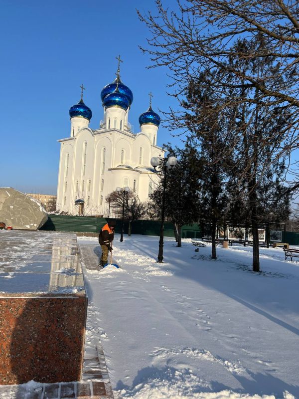 Для обеспечения безопасности и комфортного передвижения жителей Краснодона в зимний период, муниципальное унитарное предприятие «Дорожно-эксплуатационное управление» провело масштабные работы по очистке общественных... Для обеспечения безопасности и комфортного передвижения жителей Краснодона в зимний период, муниципальное унитарное предприятие «Дорожно-эксплуатационное управление» провело масштабные работы по очистке общественных...