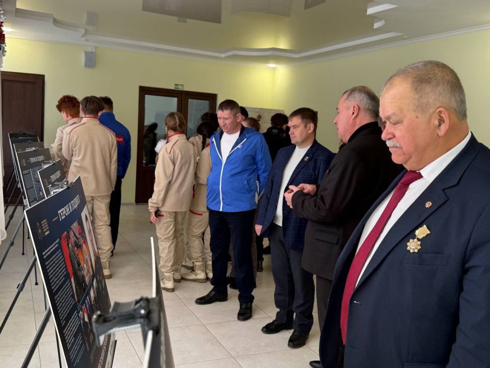 В рамках празднования 83-й годовщины освобождения Меловщины от немецко-фашистских захватчиков в Центральном доме культуры состоялось знаковое событие — открытие фотовыставки «Герои и подвиги: Мои земляки — Герои России» В рамках празднования 83-й годовщины освобождения Меловщины от немецко-фашистских захватчиков в Центральном доме культуры состоялось знаковое событие — открытие фотовыставки «Герои и подвиги: Мои земляки — Герои России»