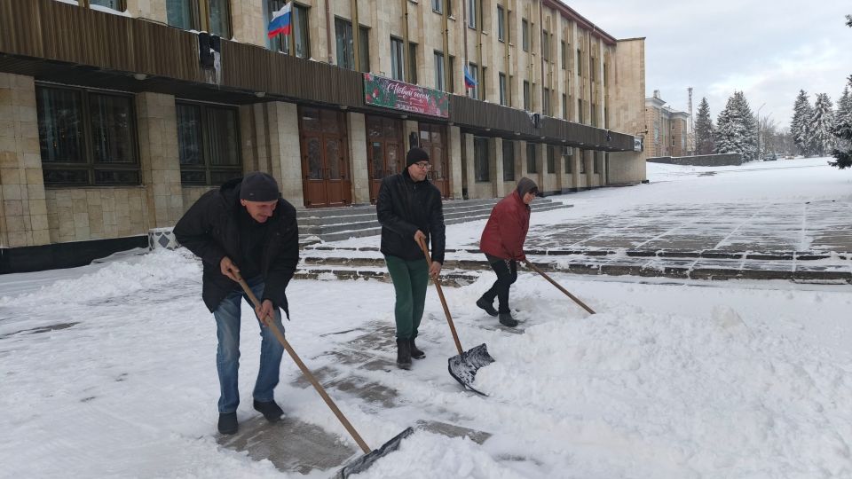 Своевременная и качественная расчистка и уборка снега – это не просто вопрос эстетики, а важный аспект поддержания репутации и обеспечения бесперебойной работы Своевременная и качественная расчистка и уборка снега – это не просто вопрос эстетики, а важный аспект поддержания репутации и обеспечения бесперебойной работы