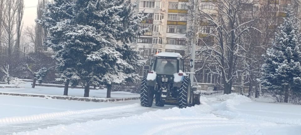МУП «ДЭП города Рубежное» продолжает обеспечивать зимнюю безопасность на улицах города МУП «ДЭП города Рубежное» продолжает обеспечивать зимнюю безопасность на улицах города