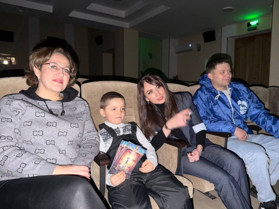 Секретарь Северодонецкого местного отделения партии "ЕДИНАЯ РОССИЯ" Яна Сылкина исполнила мечту шестилетнего Максима Секретарь Северодонецкого местного отделения партии "ЕДИНАЯ РОССИЯ" Яна Сылкина исполнила мечту шестилетнего Максима