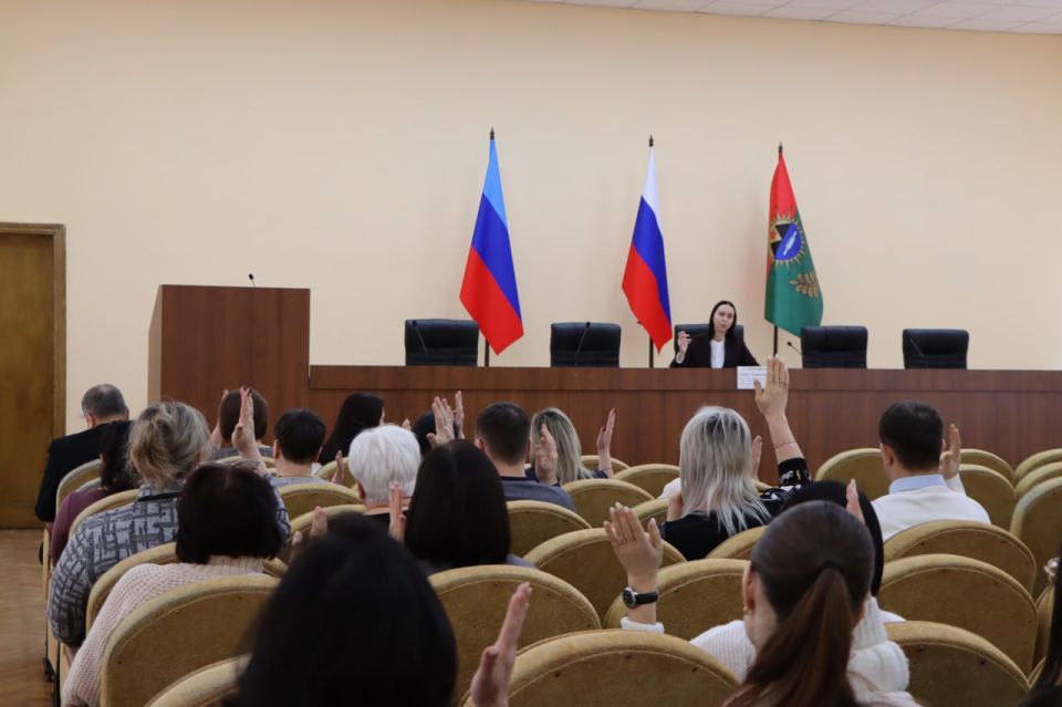 Евгений Бондарь: Принял участие в прошедшем в Администрации Лутугинского муниципального округа публичном слушанье по теме "Обсуждение проекта Устава муниципального образования Лутугинский муниципальный округ Луганской... Евгений Бондарь: Принял участие в прошедшем в Администрации Лутугинского муниципального округа публичном слушанье по теме "Обсуждение проекта Устава муниципального образования Лутугинский муниципальный округ Луганской...