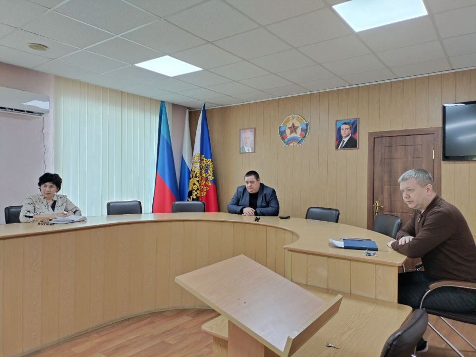 Сегодня Глава городского округа город Ровеньки Андрей Рубанцов провел плановое рабочее совещание с руководителями управлений администрации и структурных подразделений