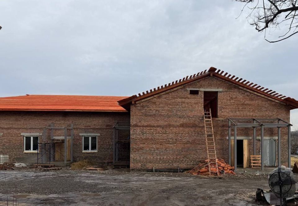 На территории Краснодонской центральной городской многопрофильной больницы специалисты строительной компании «СТИЛЛ» продолжают активное возведение патологоанатомического отделения На территории Краснодонской центральной городской многопрофильной больницы специалисты строительной компании «СТИЛЛ» продолжают активное возведение патологоанатомического отделения