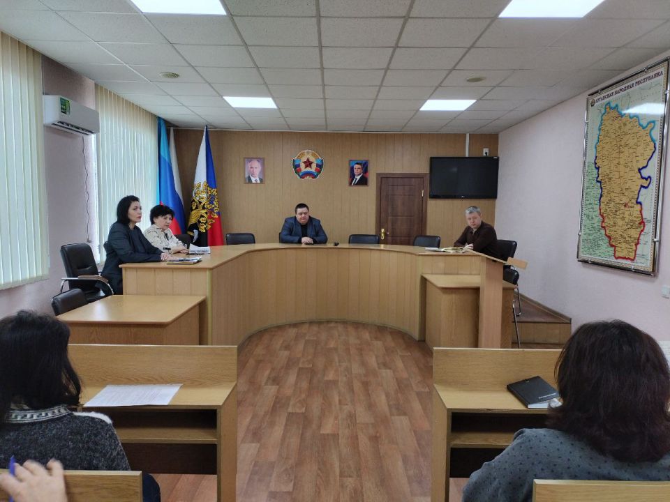 Сегодня Глава городского округа город Ровеньки Андрей Рубанцов провел плановое рабочее совещание с руководителями управлений администрации и структурных подразделений Сегодня Глава городского округа город Ровеньки Андрей Рубанцов провел плановое рабочее совещание с руководителями управлений администрации и структурных подразделений