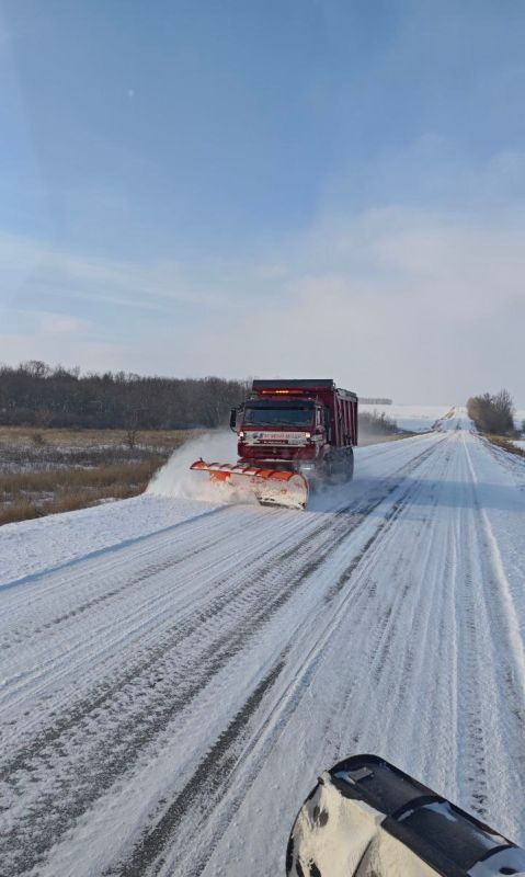 Продолжается расчистка автодорог республики