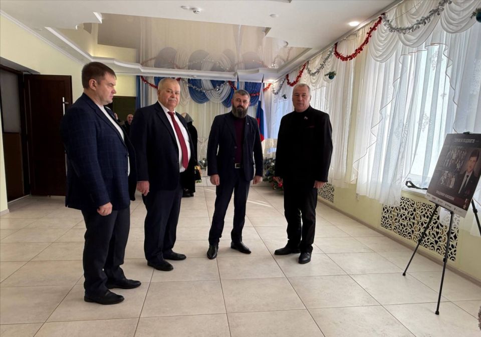 В рамках празднования 83-й годовщины освобождения Меловщины от немецко-фашистских захватчиков в Центральном доме культуры состоялось знаковое событие — открытие фотовыставки «Герои и подвиги: Мои земляки — Герои России» В рамках празднования 83-й годовщины освобождения Меловщины от немецко-фашистских захватчиков в Центральном доме культуры состоялось знаковое событие — открытие фотовыставки «Герои и подвиги: Мои земляки — Герои России»