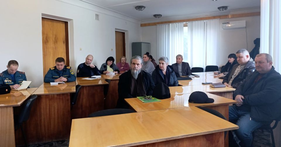 В преддверии празднования Крещения Господня под председательством главы Антрацитовского муниципального округа Сергея Саенко состоялось совещание, направленное на организацию обеспечения безопасности населения во время... В преддверии празднования Крещения Господня под председательством главы Антрацитовского муниципального округа Сергея Саенко состоялось совещание, направленное на организацию обеспечения безопасности населения во время...
