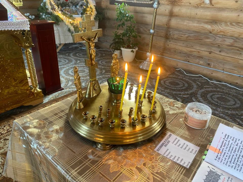 В храме в честь иконы Божией Матери Взыскание погибших, который находится на территории луганской городской многопрофильной больницы №7, прошла панихида в память о погибших во время техногенной катастрофы 18 января 2010 года В храме в честь иконы Божией Матери Взыскание погибших, который находится на территории луганской городской многопрофильной больницы №7, прошла панихида в память о погибших во время техногенной катастрофы 18 января 2010 года