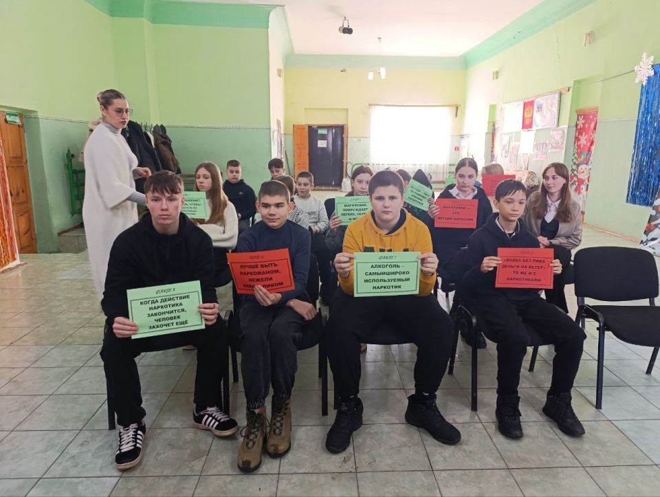 В рамках профилактической работы с молодежью в Доме культуры пгт Михайловка состоялся важный тематический час под названием «Мы за жизнь без наркотиков» В рамках профилактической работы с молодежью в Доме культуры пгт Михайловка состоялся важный тематический час под названием «Мы за жизнь без наркотиков»