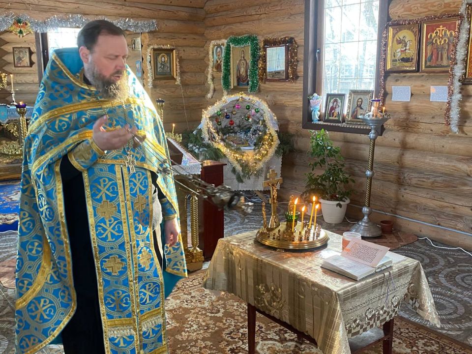 В храме в честь иконы Божией Матери Взыскание погибших, который находится на территории луганской городской многопрофильной больницы №7, прошла панихида в память о погибших во время техногенной катастрофы 18 января 2010 года В храме в честь иконы Божией Матери Взыскание погибших, который находится на территории луганской городской многопрофильной больницы №7, прошла панихида в память о погибших во время техногенной катастрофы 18 января 2010 года