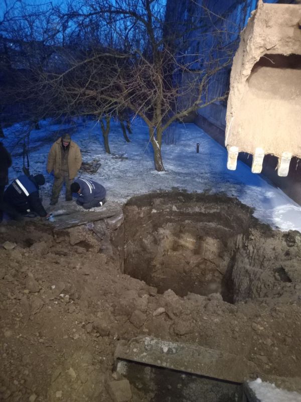 В Краснодоне продолжаются работы по ликвидации аварийной ситуации на сетях водоснабжения В Краснодоне продолжаются работы по ликвидации аварийной ситуации на сетях водоснабжения