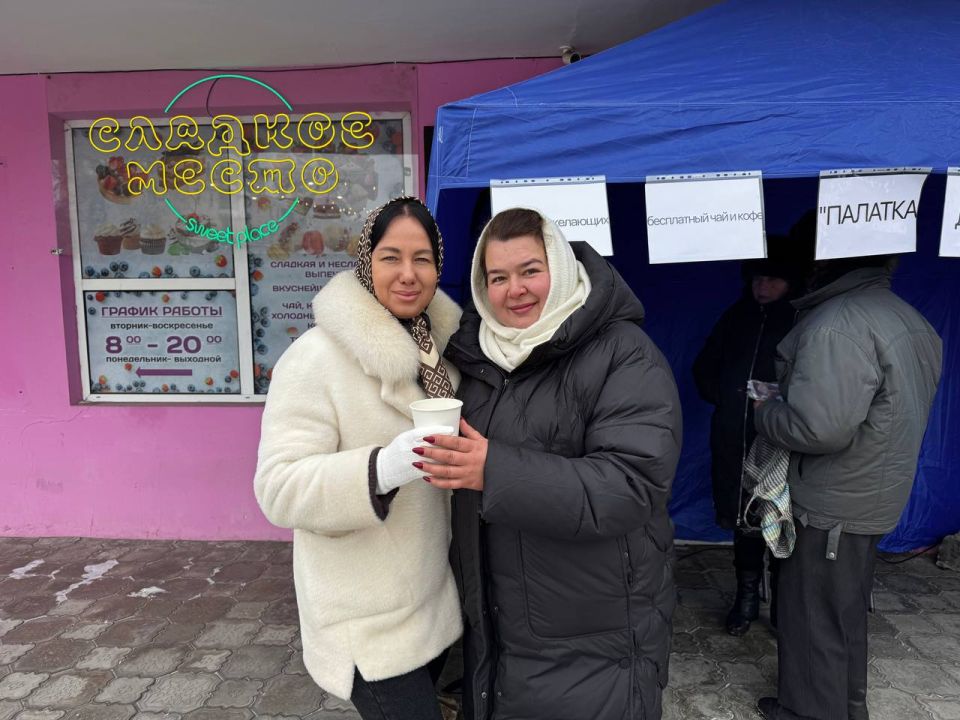 В Красном Луче стартовала благотворительная акция «Палатка Добра» («Горячий чай от горячих сердец»), направленная на поддержку жителей в период морозов В Красном Луче стартовала благотворительная акция «Палатка Добра» («Горячий чай от горячих сердец»), направленная на поддержку жителей в период морозов