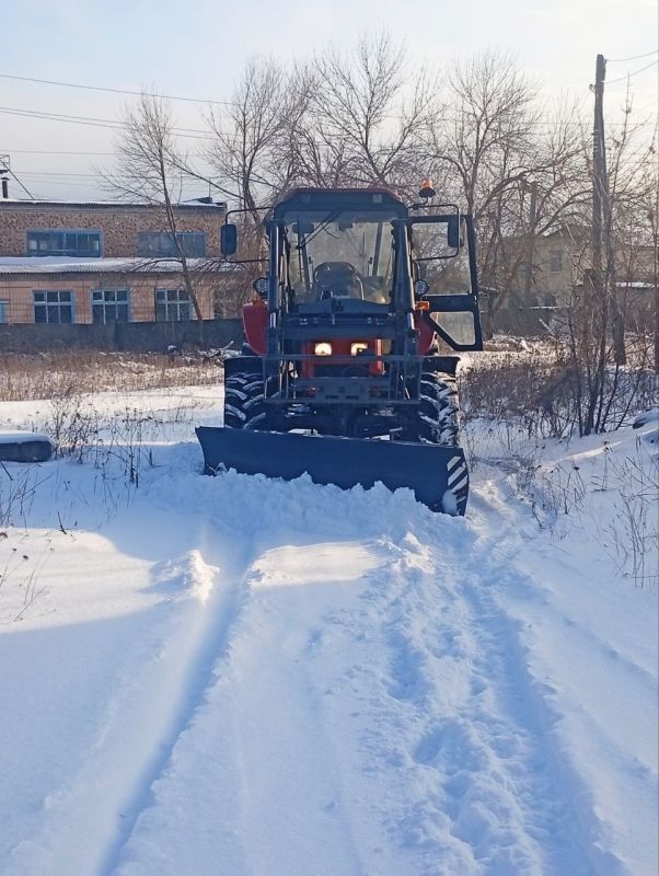 МУП "ЖЭК" проводили работы по уборке дорог от снега в Новодарьевке и Дзержинском МУП "ЖЭК" проводили работы по уборке дорог от снега в Новодарьевке и Дзержинском