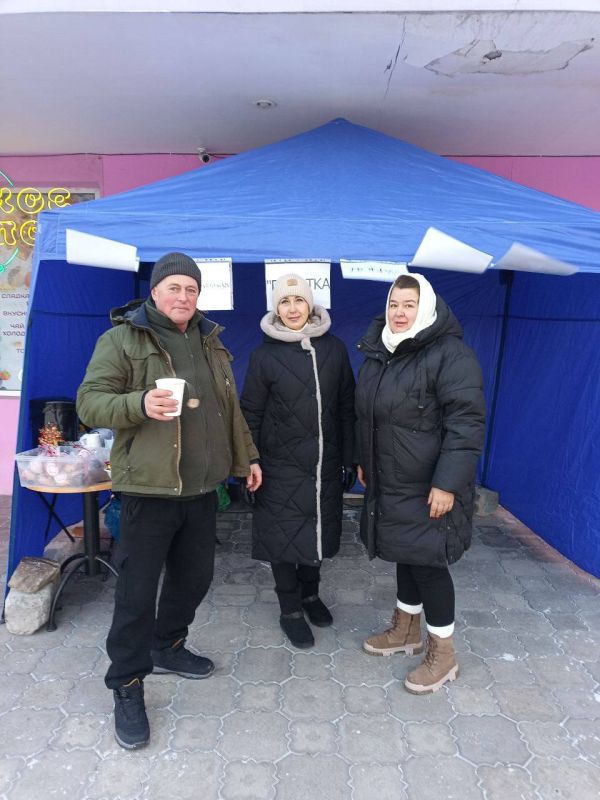 В Красном Луче стартовала благотворительная акция «Палатка Добра» («Горячий чай от горячих сердец»), направленная на поддержку жителей в период морозов В Красном Луче стартовала благотворительная акция «Палатка Добра» («Горячий чай от горячих сердец»), направленная на поддержку жителей в период морозов
