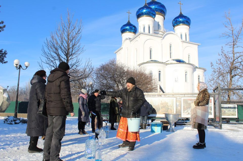 19 января в храмах Краснодонского муниципального округа состоялись торжественные богослужения, посвящённые празднованию Крещения Господня — одного из главных православных праздников 19 января в храмах Краснодонского муниципального округа состоялись торжественные богослужения, посвящённые празднованию Крещения Господня — одного из главных православных праздников