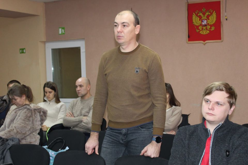 Виталий Коваленко: Сегодня провел еженедельное аппаратное совещание с начальниками структурных подразделений администрации, руководителями предприятий, учреждений и организаций Беловодского муниципального округа Виталий Коваленко: Сегодня провел еженедельное аппаратное совещание с начальниками структурных подразделений администрации, руководителями предприятий, учреждений и организаций Беловодского муниципального округа
