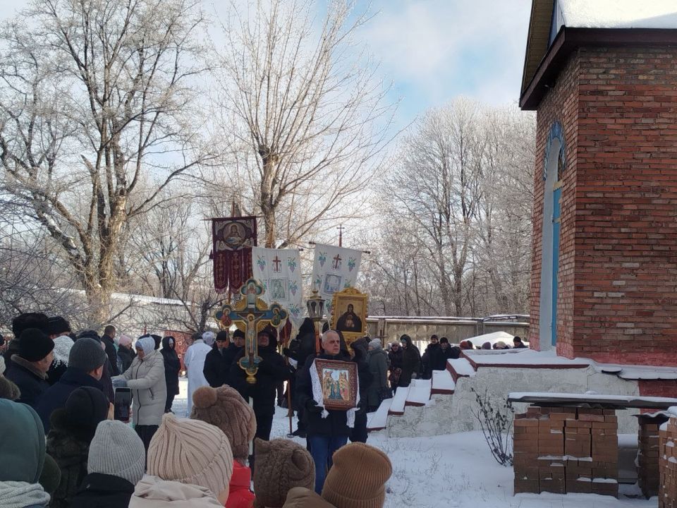В православный праздник Крещения Господня на территориях, подведомственных Администрации Краснолучского городского округа, прошли богослужения и обряды освящения воды В православный праздник Крещения Господня на территориях, подведомственных Администрации Краснолучского городского округа, прошли богослужения и обряды освящения воды