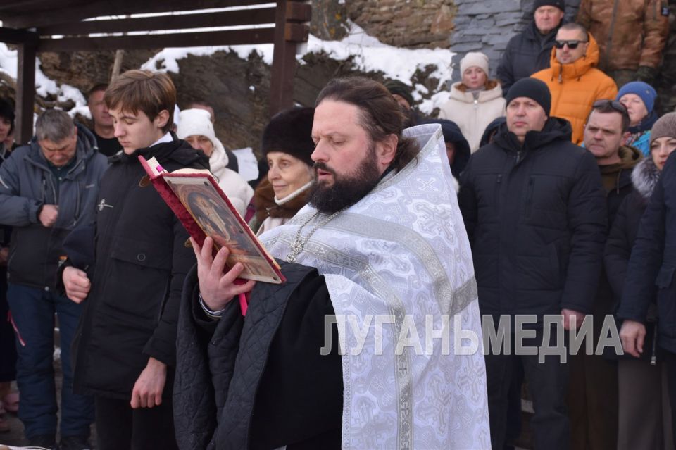 На Краснодонском карьере освятили купель в честь Крещения Господня На Краснодонском карьере освятили купель в честь Крещения Господня