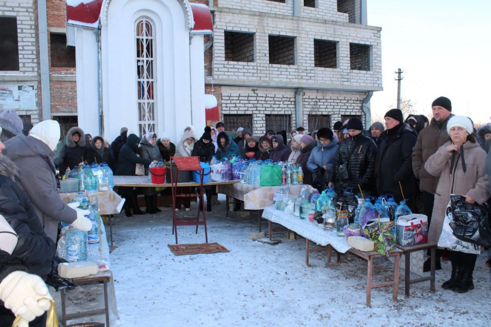 19 января в храмах Краснодонского муниципального округа состоялись торжественные богослужения, посвящённые празднованию Крещения Господня — одного из главных православных праздников 19 января в храмах Краснодонского муниципального округа состоялись торжественные богослужения, посвящённые празднованию Крещения Господня — одного из главных православных праздников