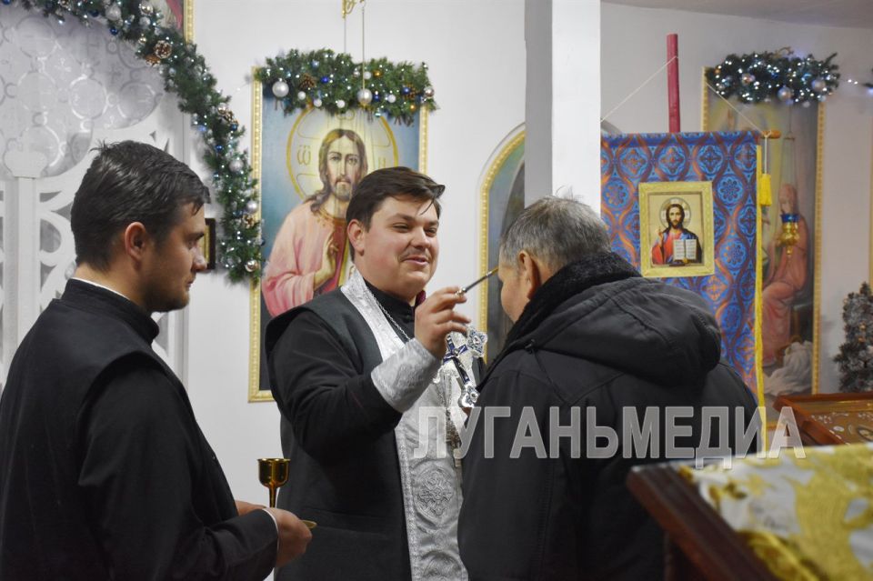 Христиане Краснолучского округа отмечают праздник Крещения Господня Христиане Краснолучского округа отмечают праздник Крещения Господня