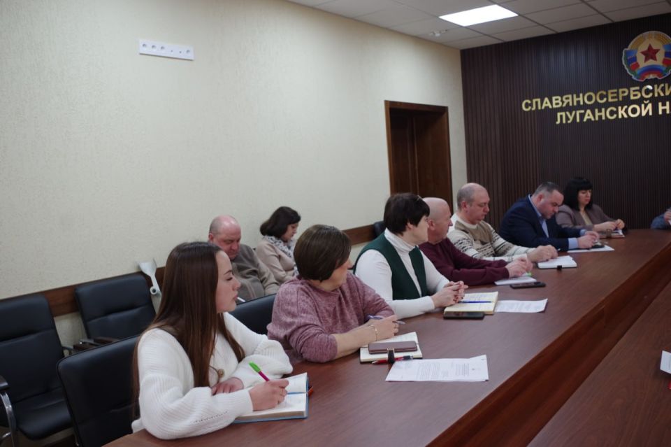 Сергей Крамаренко: Рабочий день начался с аппаратного совещания с командой администрации Сергей Крамаренко: Рабочий день начался с аппаратного совещания с командой администрации