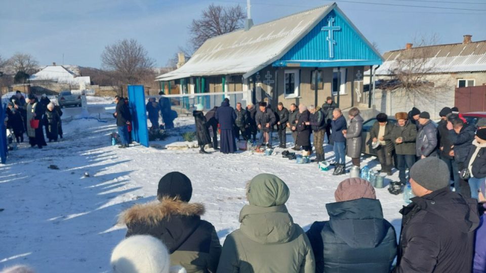 В православный праздник Крещения Господня на территориях, подведомственных Администрации Краснолучского городского округа, прошли богослужения и обряды освящения воды В православный праздник Крещения Господня на территориях, подведомственных Администрации Краснолучского городского округа, прошли богослужения и обряды освящения воды