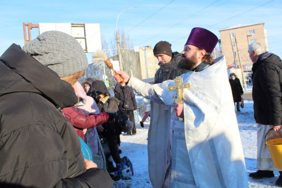19 января в храмах Краснодонского муниципального округа состоялись торжественные богослужения, посвящённые празднованию Крещения Господня — одного из главных православных праздников 19 января в храмах Краснодонского муниципального округа состоялись торжественные богослужения, посвящённые празднованию Крещения Господня — одного из главных православных праздников