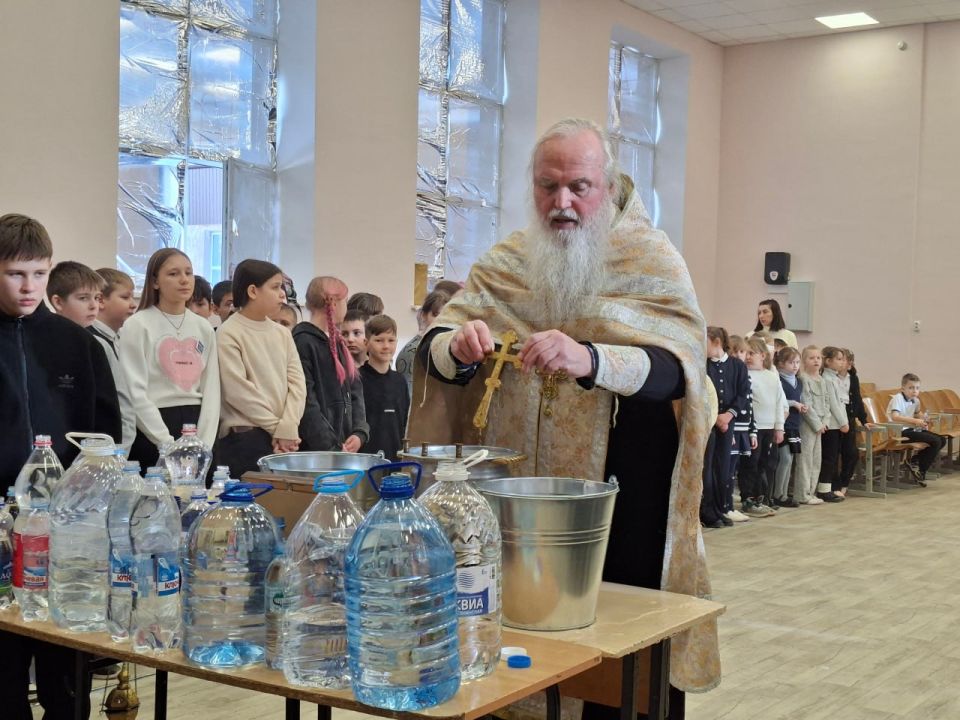 Светлый праздник Крещения Господня в Антрацитовской средней школе №9 Светлый праздник Крещения Господня в Антрацитовской средней школе №9
