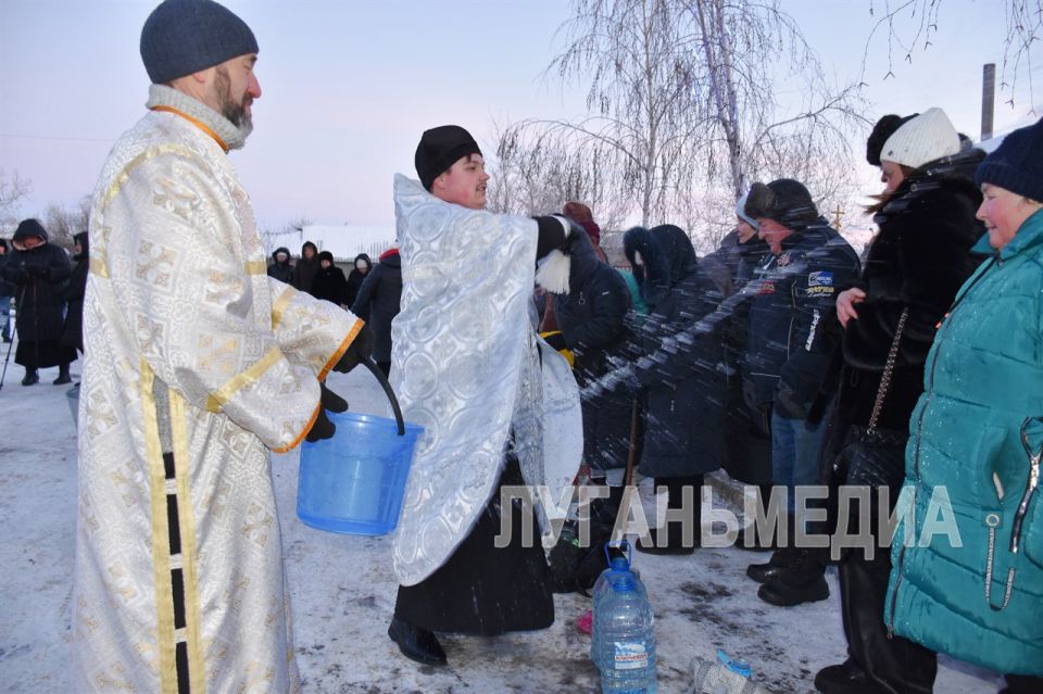 Христиане Краснолучского округа отмечают праздник Крещения Господня Христиане Краснолучского округа отмечают праздник Крещения Господня