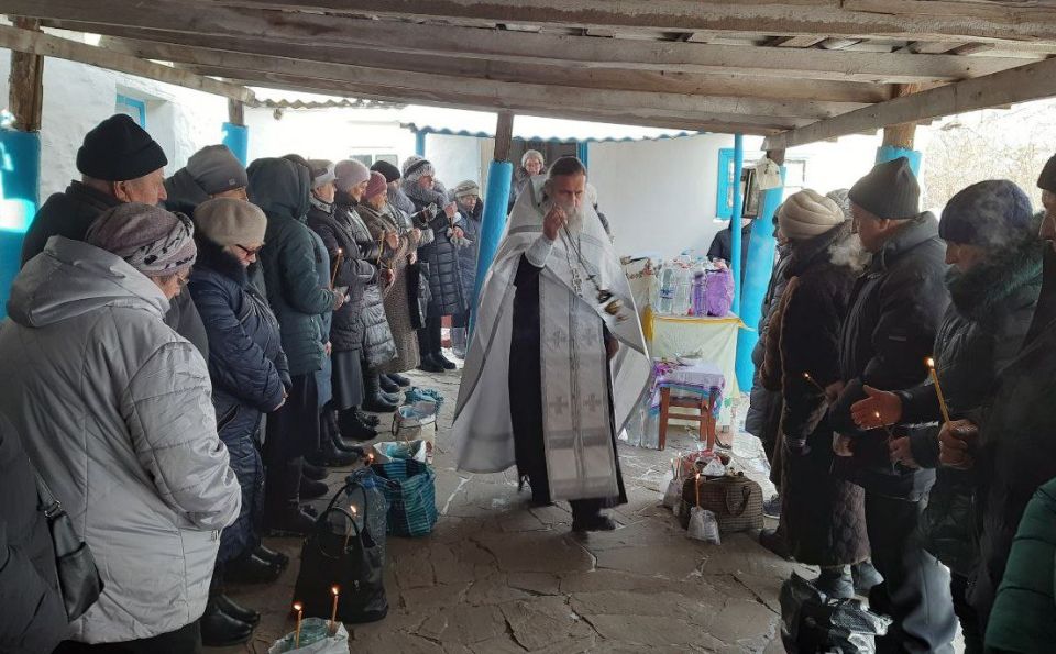В православный праздник Крещения Господня на территориях, подведомственных Администрации Краснолучского городского округа, прошли богослужения и обряды освящения воды В православный праздник Крещения Господня на территориях, подведомственных Администрации Краснолучского городского округа, прошли богослужения и обряды освящения воды