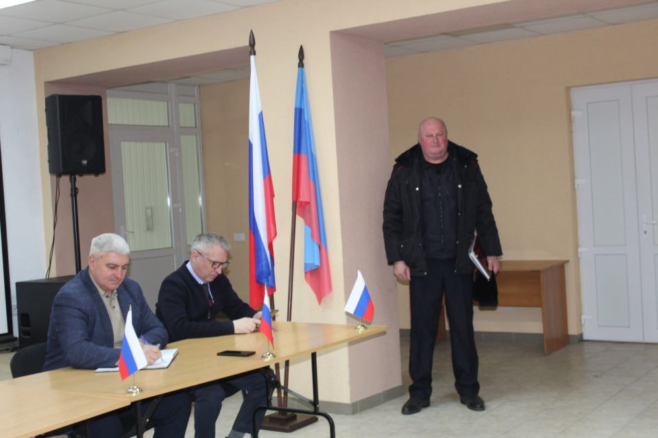 Виталий Коваленко: Сегодня провел еженедельное аппаратное совещание с начальниками структурных подразделений администрации, руководителями предприятий, учреждений и организаций Беловодского муниципального округа Виталий Коваленко: Сегодня провел еженедельное аппаратное совещание с начальниками структурных подразделений администрации, руководителями предприятий, учреждений и организаций Беловодского муниципального округа